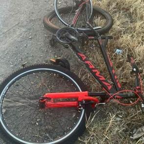 Kamyonetin çarptığı bisikletin sürücüsü öldü