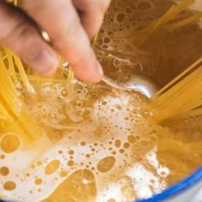 Makarna suyunu dökmeyin! İşte şaşırtıcı kullanım alanları