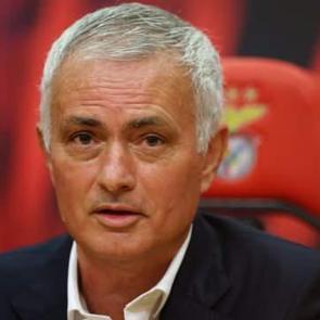 Mourinho, Benfica'ya imza atar atmaz Fenerbah&ccedil;e'yi konuştu! Taraftarı kızdıracak s&ouml;zler