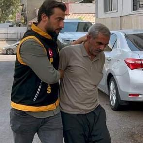 Sesten rahatsız olduğunu söyleyip 2 çocuğu sopayla dövdü, tutuklandı!