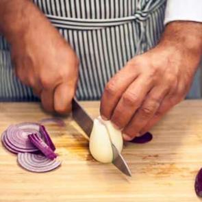 Soğan doğrarken göz yaşarmasını engellemenin püf noktaları