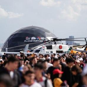 TEKNOFEST coşkusu ikinci g&uuml;n&uuml;nde solo hızında devam ediyor! Binlerce kişi alana akın etti!