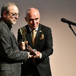 Türk sinemasının onur gününde Gazze unutulmadı... Semih Kaplanoğlu özel ödülün sahibi oldu