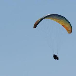 Uçmakdere yamaç paraşütü tutkunlarını gökyüzüyle buluşturuyor!