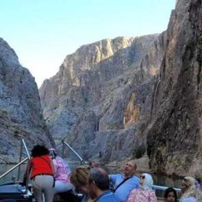 Yazın nüfusu 10 katına çıkıyor: Dünyanın en büyük ikinci kanyonu Türkiye’de!