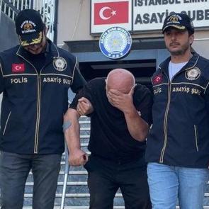 73 yaşında oto hırsızlığından tutuklandı; polisin yardımıyla merdivenden indi