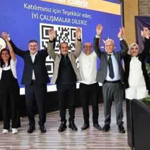 AK Parti’ye Kemalpaşa’da yoğun katılım! Rozetler takıldı: Aralarında CHP’liler de var