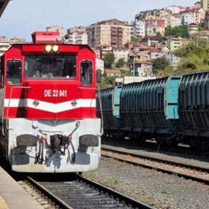 Batı Karadeniz&rsquo;in g&uuml;zellikleri bu trenle keşfediliyor! Zonguldak&rsquo;a ulaştı