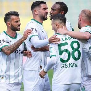 Deplasmanda flaş galibiyet! Gol d&uuml;ellosunda lidere 2-0'dan d&ouml;nmek yetmedi! 