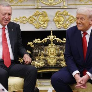Erdoğan-Trump zirvesi d&uuml;nyada yankılandı! Yunan gazetesine dikkat