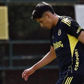 Fenerbah&ccedil;eli futbolcusu 'Yılın Futbolcusu' &ouml;d&uuml;l&uuml;ne aday g&ouml;sterildi