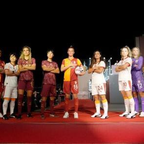 Galatasaray Adası&rsquo;nda forma lansmanı gecesi