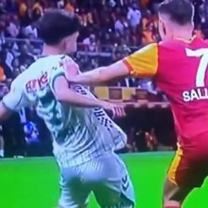 Galatasaray-Konyaspor ma&ccedil;ında penaltı tartışmaları! Hakemler ikiye b&ouml;l&uuml;nd&uuml;