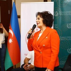 Hülya Koçyiğit, Bakü Yunus Emre Enstitüsü'nde gençlerle buluştu