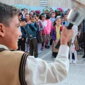 &Ouml;ğrenciler ve veliler merakla bekliyor: Tatil tarihi belli oldu