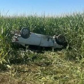 Şanlıurfa'da otomobil, tarlaya devrildi; 1 ölü, 1 yaralı