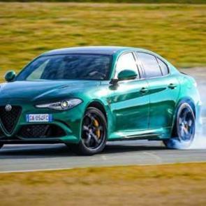 Yola çivi gibi yapışıyor! Yol tutuş performansı en iyi otomobiller