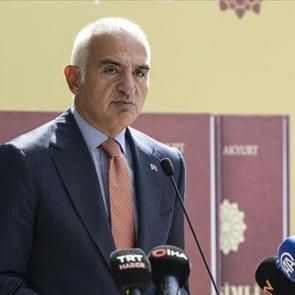 Bakan Ersoy, 'Resimli Türk Abideleri' eserinin tanıtım toplantısına katıldı