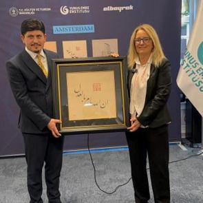 &Acirc;dil-i Mutlak Hat Eserleri Sergisi, Amsterdam&rsquo;da sanatseverlerle buluştu