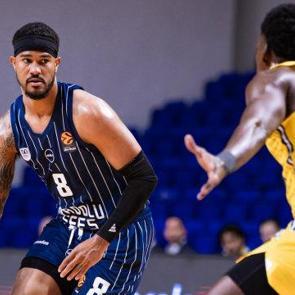 Anadolu Efes, İsrail takımını dağıttı