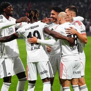 Efsane isimden Beşiktaş taraftarını kızdıracak s&ouml;zler