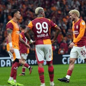 Galatasaray'a ilk kaybını Beşiktaş tattırdı
