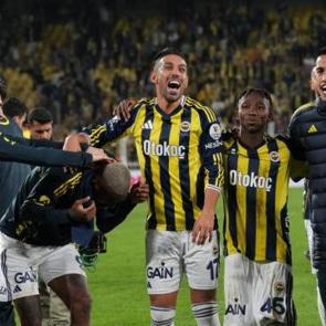 Galibiyetin ardından Fenerbah&ccedil;e'nin yıldızdan Galatasaray'a g&ouml;nderme! 