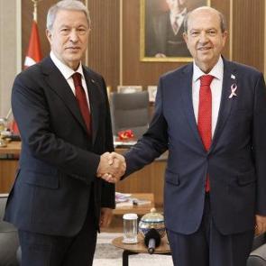 Hulusi Akar'dan Cumhurbaşkanı Tatar'a ziyaret
