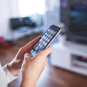 İsrail kontrol edemeyince satın alıyor! Artık telefonlarımız da işgal altında! 