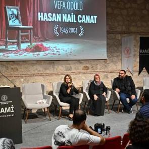 İstanbul Çocuk Kitapları Fuarı'nda "Vefa Ödülü" Hasan Nail Canat adına verildi
