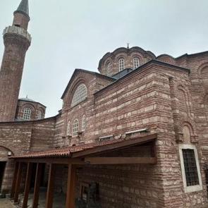 Molla G&uuml;rani Camii&rsquo;nin hik&acirc;yesi: Fatih Sultan Mehmed&rsquo;in hocasına hediye ettiği mabet