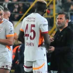 Okan Buruk'tan Liverpool ma&ccedil;ı &ouml;ncesi Osimhen'le &ouml;zel g&ouml;r&uuml;şme