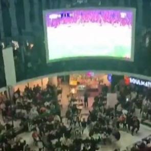 Osimhen'in penaltı gol&uuml; Kayseri'de bir AVM'de yayınlandı