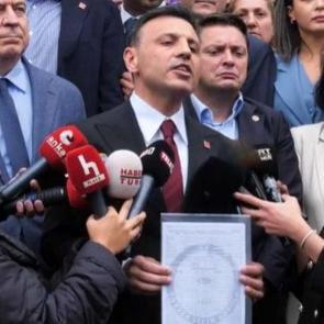 Özgür Çelik mazbatasını teslim aldı