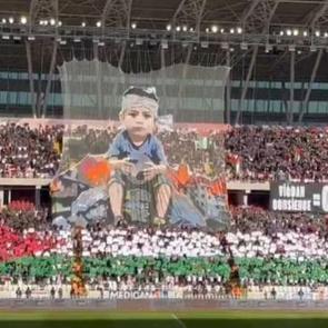 Sivasspor'dan muhteşem Filistin koreografisi! T&uuml;m gelirleri bağışlanacak