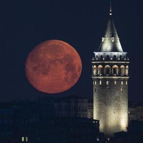 Süper Ay için geri sayım başladı! Dünya'ya yaklaşıyor...