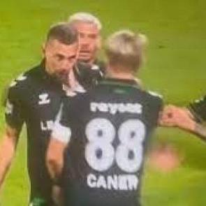 Takım arkadaşına tokat atan Caner Erkin'in cezası belli oldu