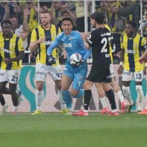 Tam da Avrupa ma&ccedil;ı &ouml;ncesi: Fenerbah&ccedil;e'nin yıldızı sakatlandı