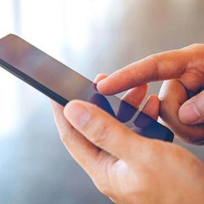 Basanlar yaşadı: Telefonunuzun &ouml;mr&uuml;n&uuml; 10 yıl daha uzatan gizli ayar!