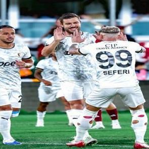 13 yıl aralıksız oynayıp efsane oldu! Attığı gollerle takımını liderliğe taşıdı