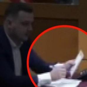 Bayrampaşa Belediyesi'ndeki seçiminde CHP'li üyeden şüpheli hareket