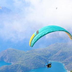 &Ccedil;inliler T&uuml;rkiye&rsquo;ye gelince &lsquo;havalandı&rsquo;: Babadağ&rsquo;da iğne atsanız yere d&uuml;şm&uuml;yor