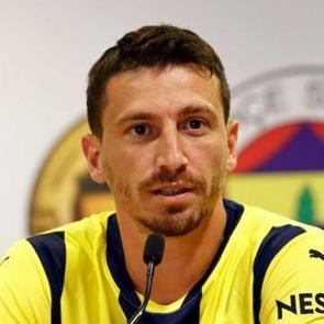Fenerbah&ccedil;e antrenmanında Mert Hakan Yandaş s&uuml;rprizi!