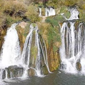 Her mevsim ayrı güzel: Şelaleye akın ettiler