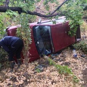 Malatya'da virajı alamayan pikap şarampole uçtu: 2 yaralı