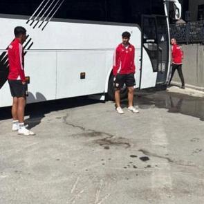 S&uuml;per Lig'in eski ekibi 3500 TL'lik hesabı &ouml;deyemedi: Futbolcular rehin kaldı