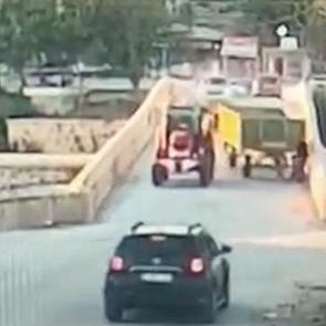 Trakt&ouml;rden ayrılan r&ouml;morkun &ccedil;arptığı kişi &ouml;ld&uuml;