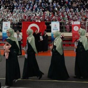 75 erkek, 88 kız &ouml;ğrenci hafızlık icazetlerini aldı