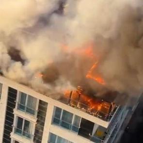 Ankara'da apartmanın çatı katında yangın çıktı