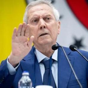 Aziz Yıldırım, Hamdi Akın'la tartıştı! Salonda tansiyon bir anda y&uuml;kseldi